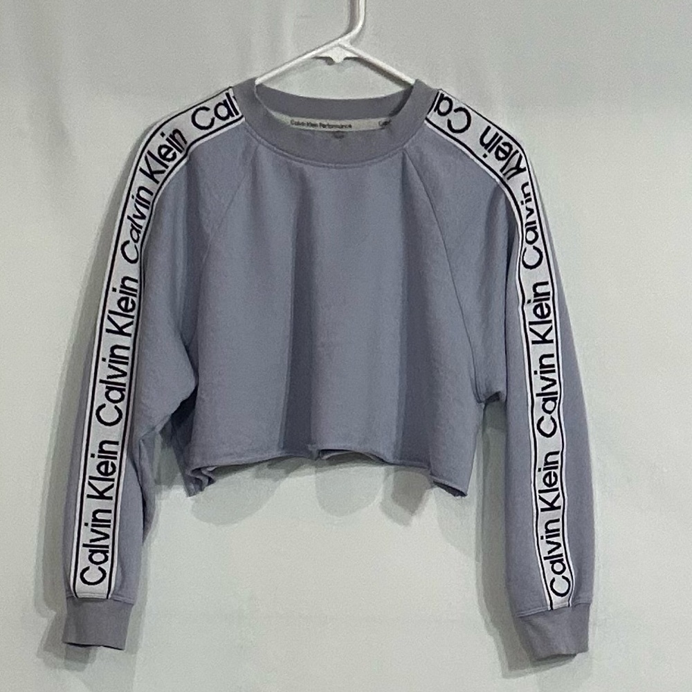 Calvin Klein Gray Crop Sweatshirt with 3/4 Sleeves